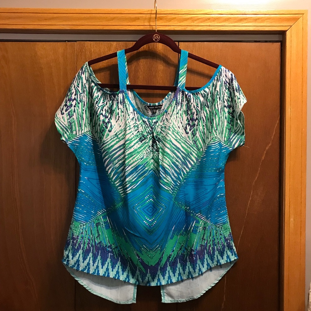 Perfect for the beach! Cold shoulder summer blouse